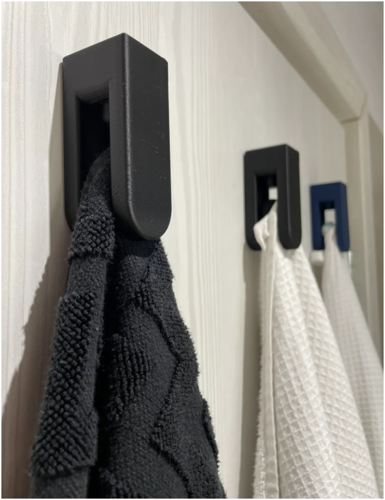 🧺 Auto-Locking Towel Hanger