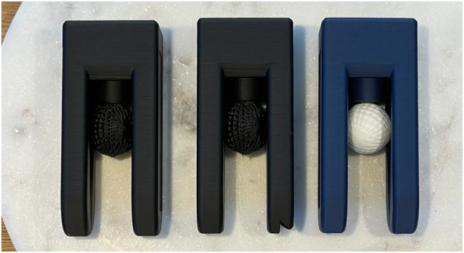 🧺 Auto-Locking Towel Hanger